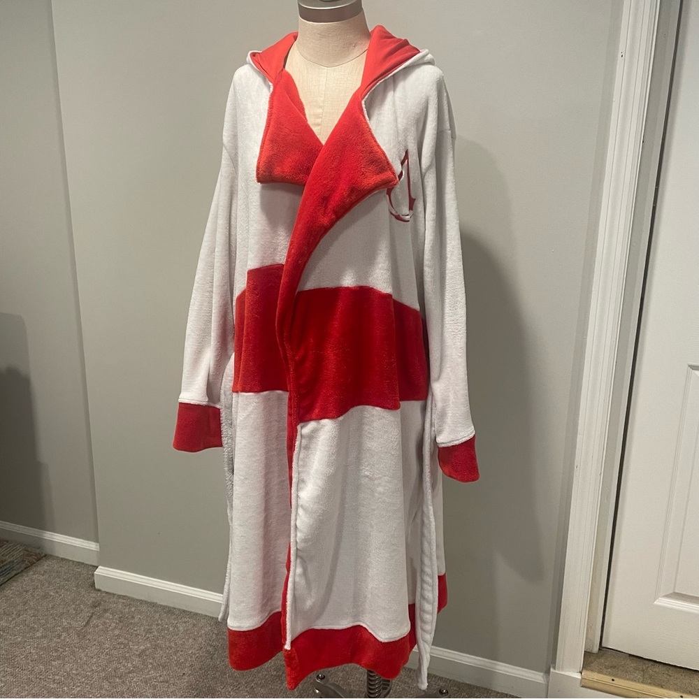 Assassins Creed white and red fleece hooded robe unisex size XL